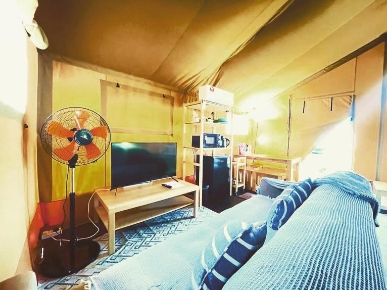 Rembulan Escape - Beachfront Safari Tent Kampung Penarik Exterior photo