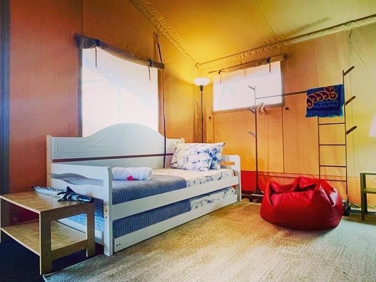 Rembulan Escape - Beachfront Safari Tent Kampung Penarik Exterior photo